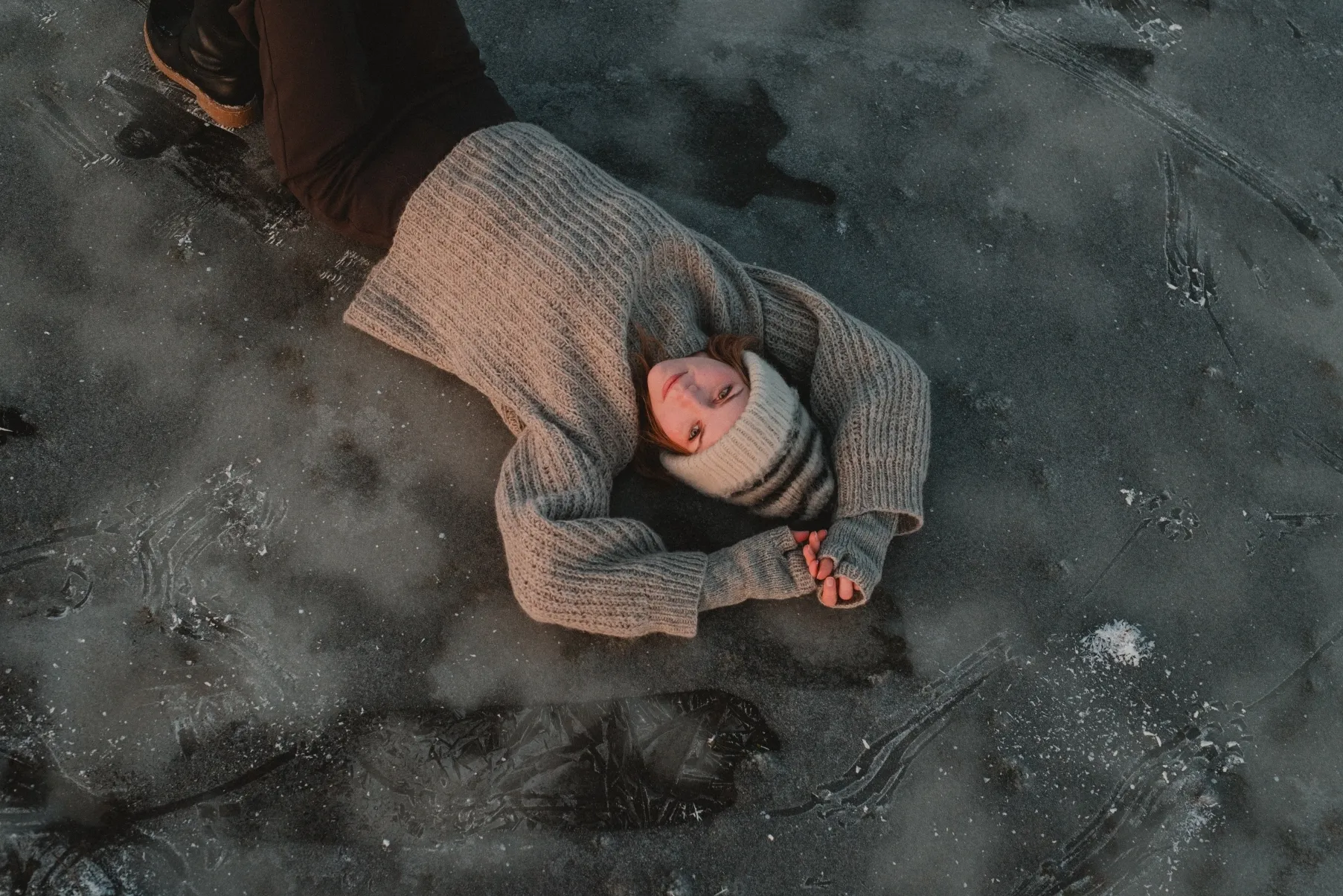 Värinä low res by albert rompannen Beanie 22